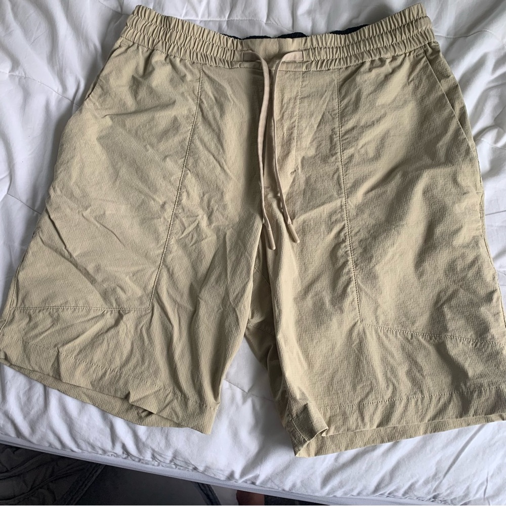 Lululemon men shorts